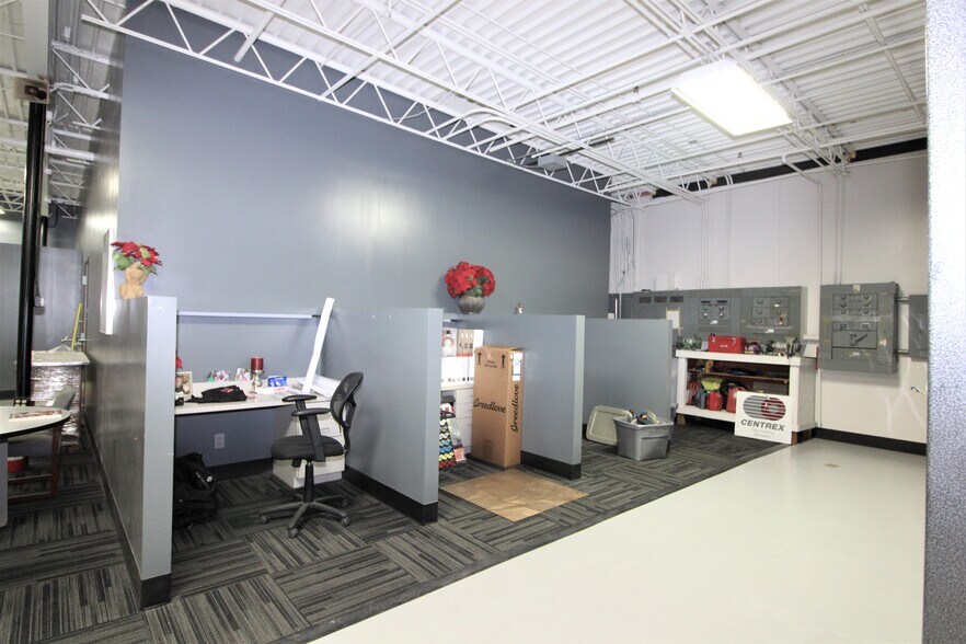 More Photos Of 1101 Woods St, Gainesville Warehouse For Lease