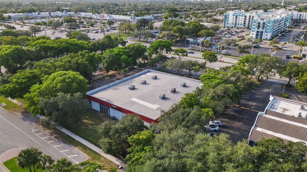 More Photos Of 7707 W Commercial Blvd, Tamarac Freestanding For Lease