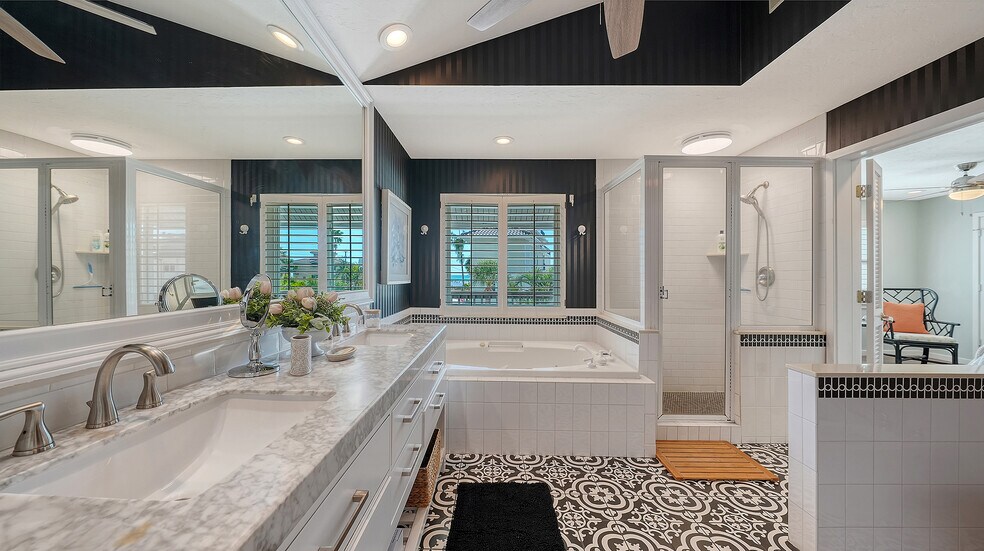 More Photos Of 5610 AVENIDA DEL MARE, Sarasota Specialty For Sale