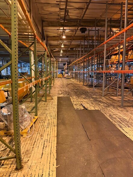 More Photos Of 6841 N Rochester Rd, Rochester Hills Warehouse For Lease