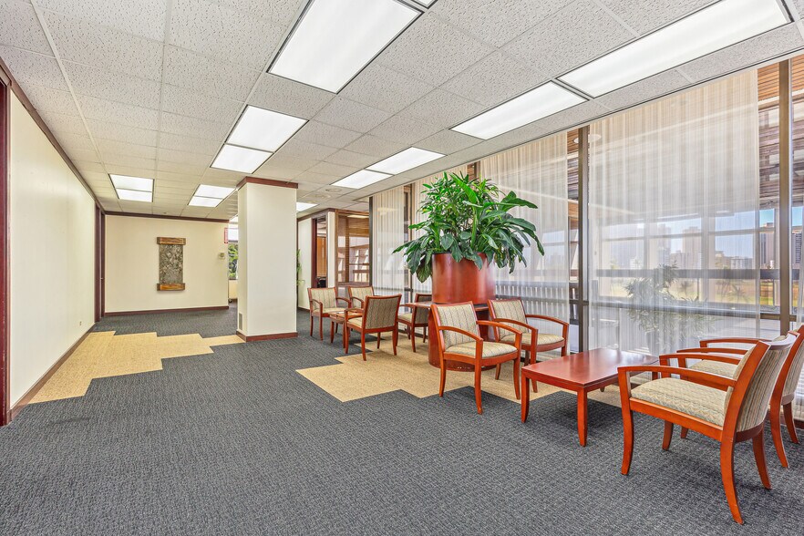 More Photos Of 614 Kapahulu Ave, Honolulu Office For Sale