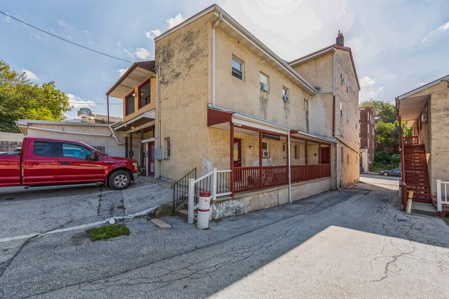 More Photos Of 211 Main St, Royersford Bar For Sale