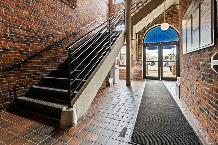 More Photos Of 2 Storer St, Kennebunk Office For Lease