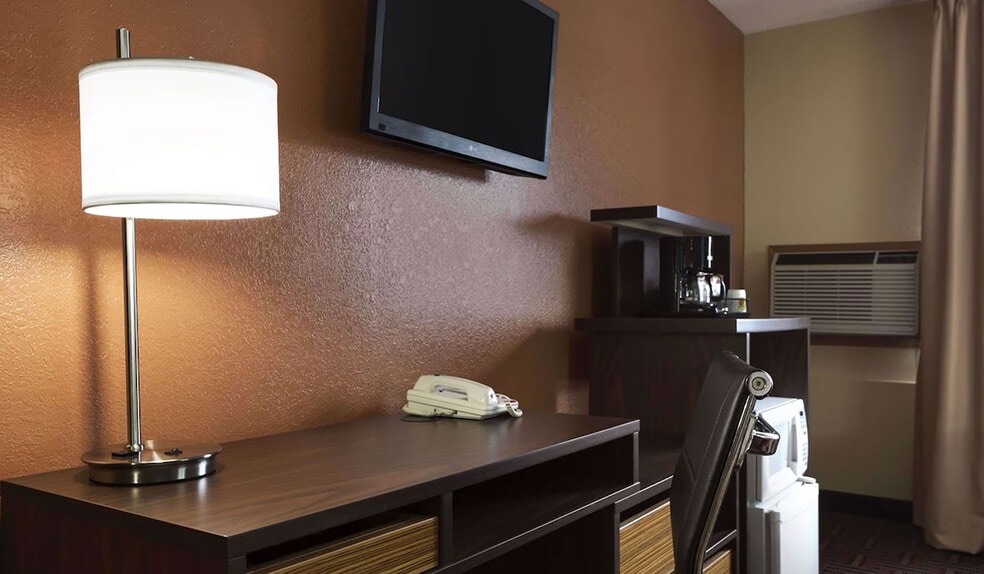 More Photos Of 401 S 44th St, Mount Vernon Hotel For Sale