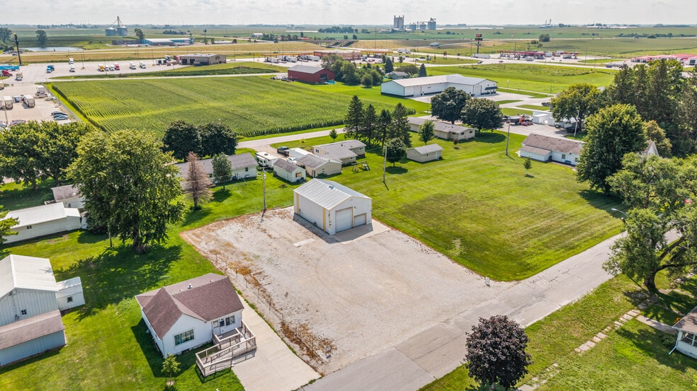 More Photos Of 1626 Dearborn St, Ellsworth Industrial For Sale