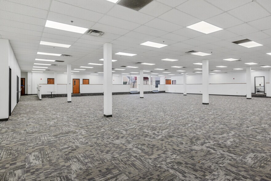 More Photos Of 500 W Main St, Hendersonville Freestanding For Lease