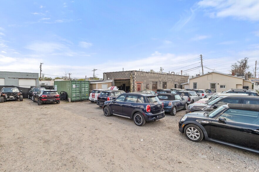 More Photos Of 5651-5661 Merrick Rd, Massapequa Auto Repair For Sale