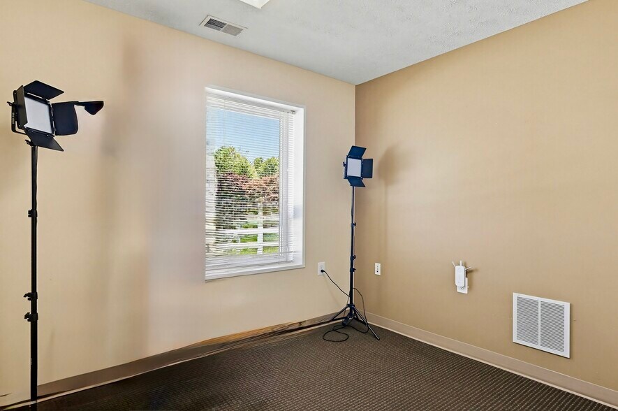 More Photos Of 1584 Deer Park Rd, Finksburg Warehouse For Lease