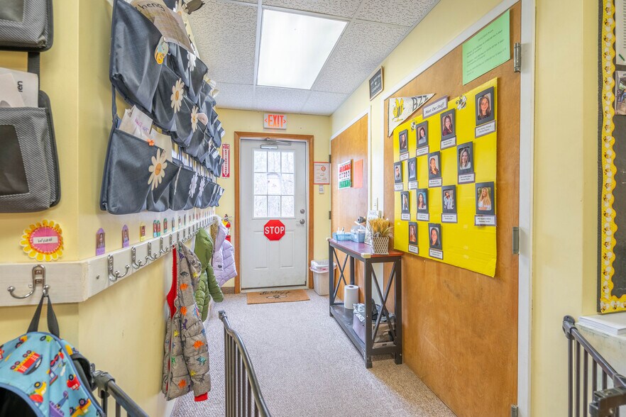 More Photos Of 415 Main St, Spencer Office For Sale