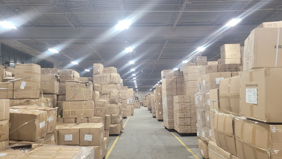 More Photos Of 200 Albany Ave, Freeport Distribution For Lease