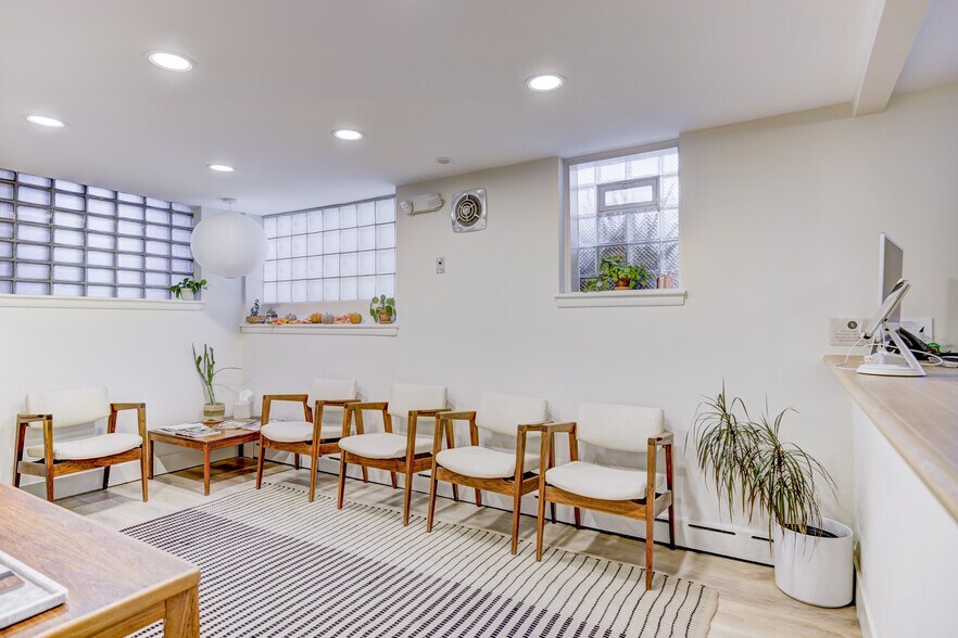 More Photos Of 8750 W 9 Mile Rd, Oak Park Office Residential For Lease