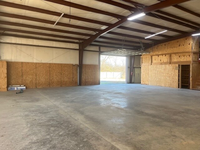 More Photos Of 1488 June Self Dr, Springdale Warehouse For Lease