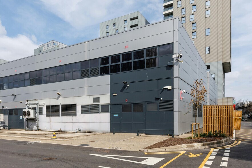 More Photos Of 10 Prestons Rd, London Unknown For Lease