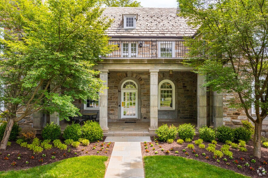 More Photos Of 3827 West Chester Pike, Newtown Square Office For Lease