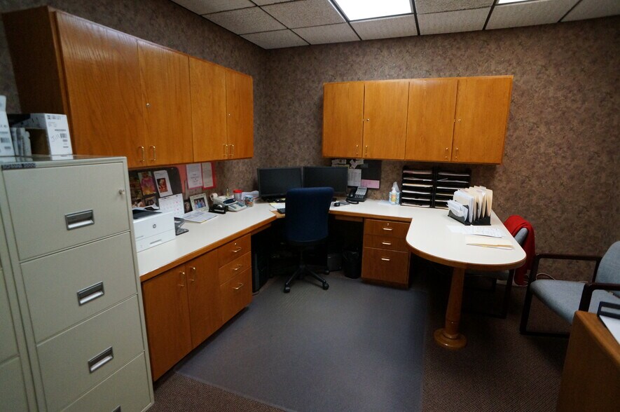 More Photos Of 1350 E Lake Lansing Rd, East Lansing Medical For Lease