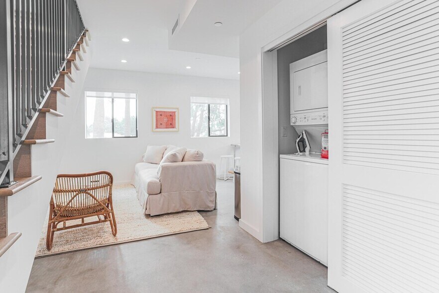 More Photos Of 2301 S Cloverdale Ave, Los Angeles Apartments For Sale