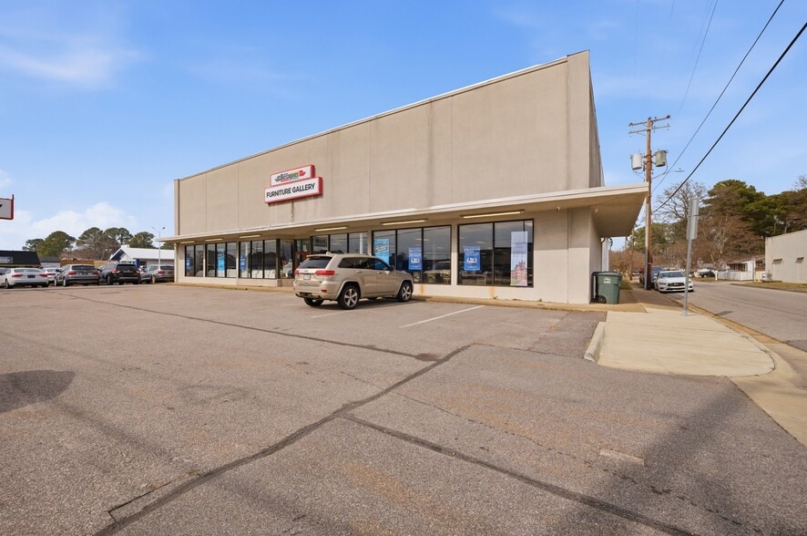 More Photos Of 6542 E Virginia Beach Blvd, Norfolk Freestanding For Lease