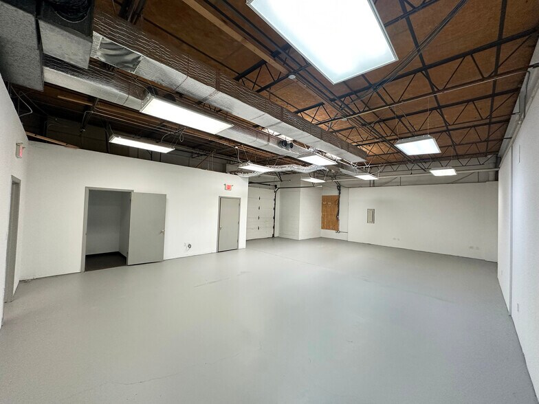 More Photos Of 4000-4010 N Nashville Ave, Chicago Unknown For Lease