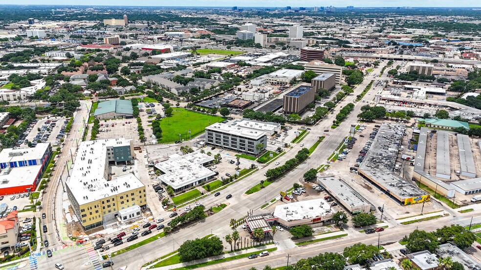More Photos Of 6420 Hillcroft Ave, Houston Office Residential For Sale