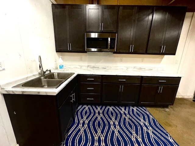 More Photos Of 3202 W Osage St, Pacific Freestanding For Lease