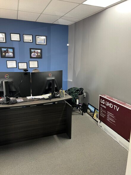 More Photos Of 8139 Center St, La Mesa Showroom For Lease