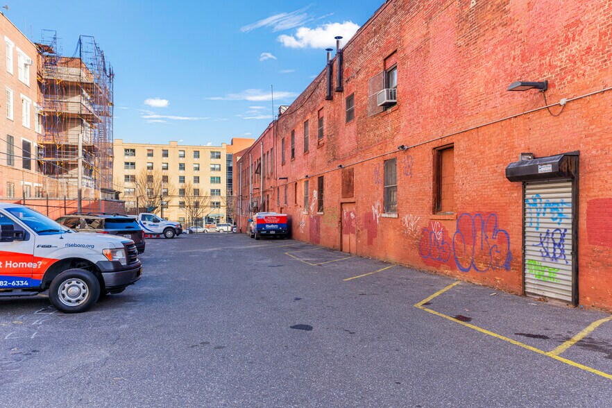 More Photos Of 43 George St, Brooklyn Religious Facility For Sale