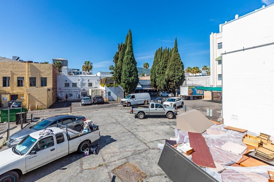 More Photos Of 351-355 N Canon Dr, Beverly Hills Storefront Retail Office For Lease