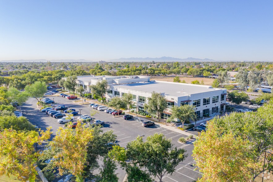 More Photos Of 5701 W Talavi Blvd, Glendale Office For Lease