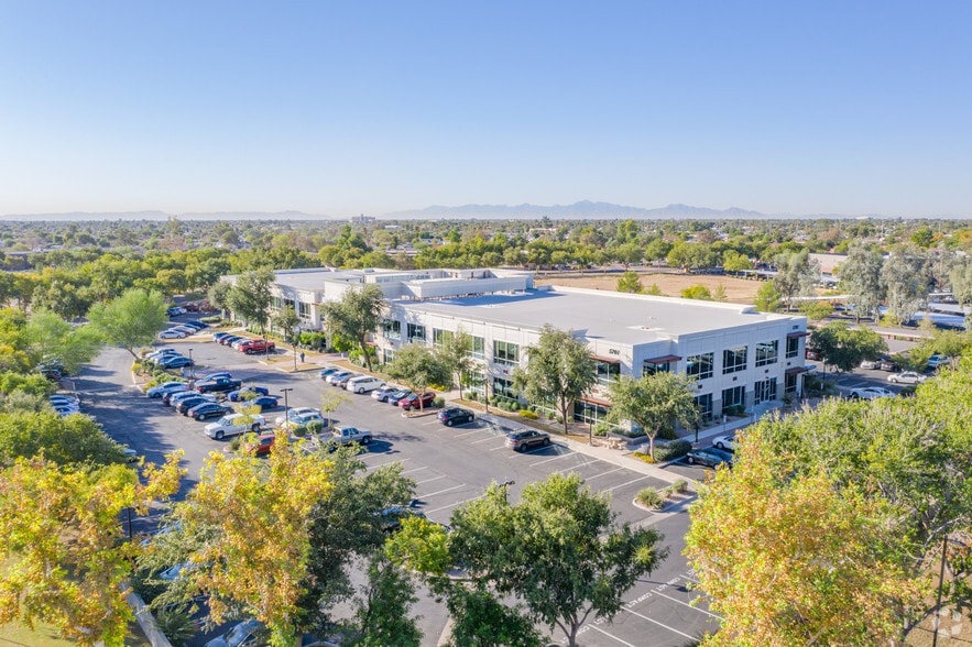 More Photos Of 5701 W Talavi Blvd, Glendale Office For Lease