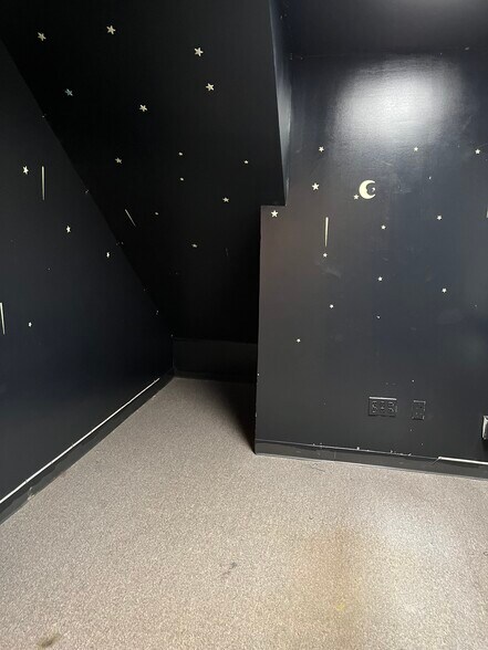 More Photos Of 9926 Main St, Fairfax Office For Lease