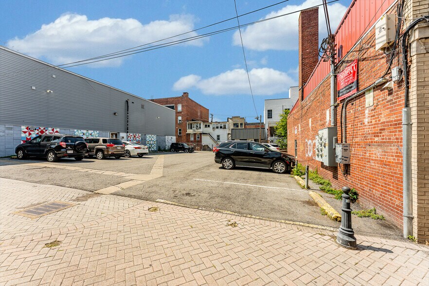 More Photos Of 214 Wall St, Morgantown Apartments For Sale