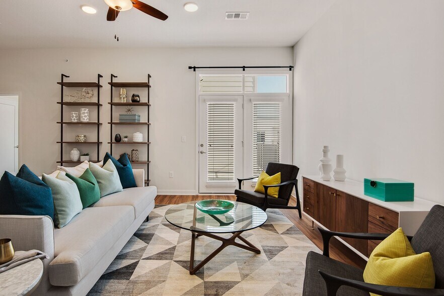 More Photos Of 8045 Metcalf Ave, Overland Park Apartments For Lease