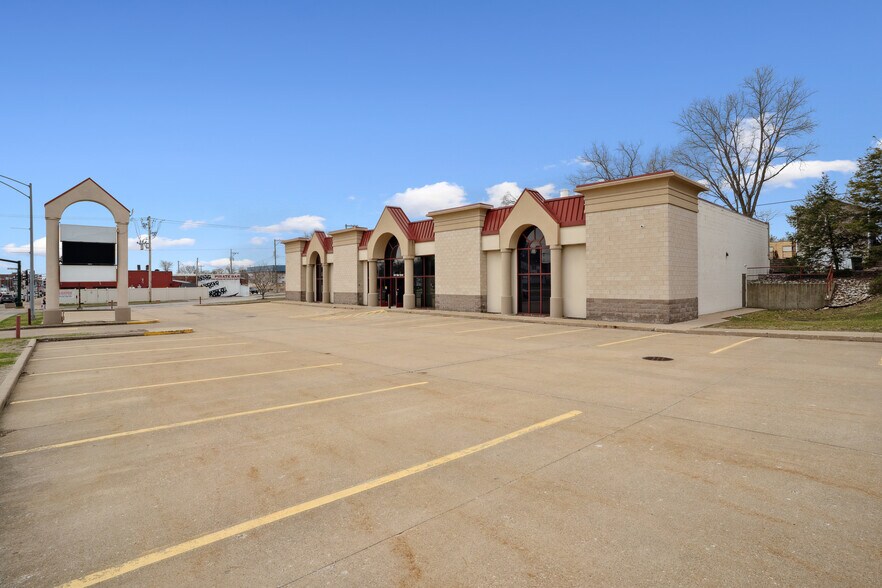 More Photos Of 1414 Main St, Keokuk Office For Sale