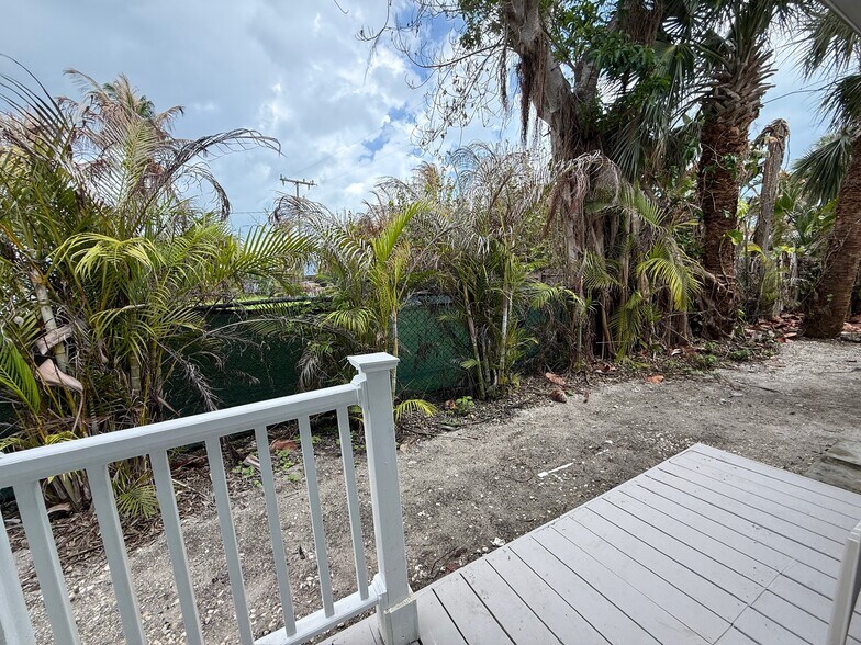 More Photos Of 2502 Tamarind Dr, Hutchinson Island Hotel For Sale