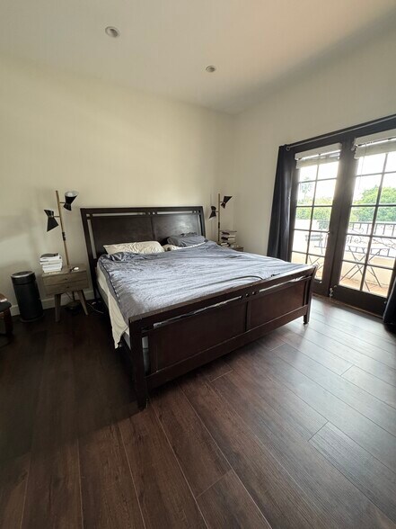 More Photos Of 1208 Poinsettia Dr, West Hollywood Apartments For Sale