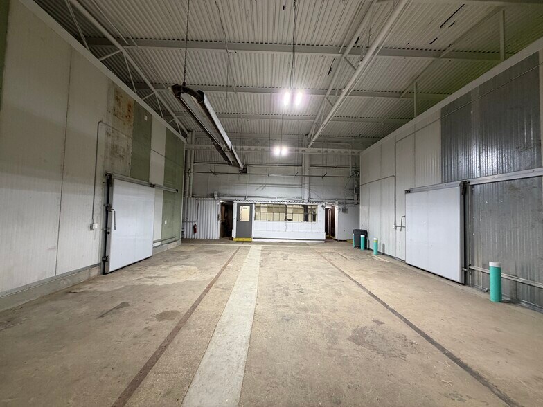 More Photos Of 3920 Congress Pkwy, Richfield Warehouse For Sale