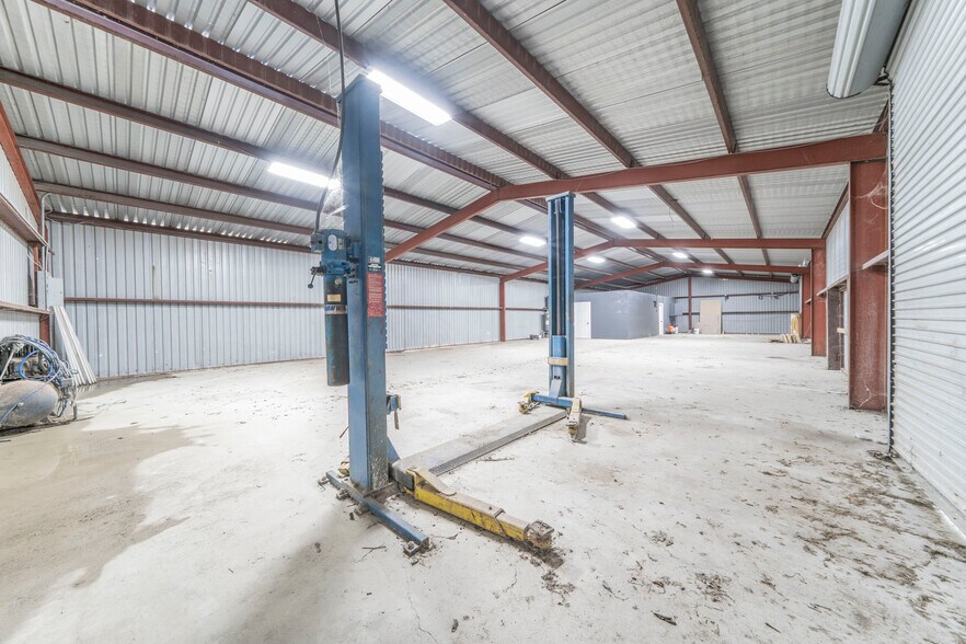 More Photos Of 4139 Burleson Blvd, Alvarado Warehouse For Sale