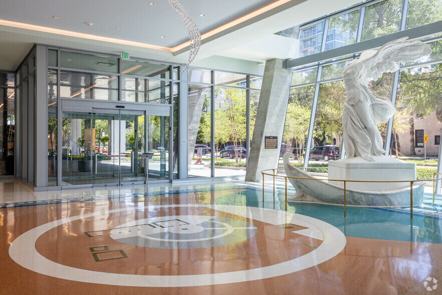 More Photos Of 5115 Fannin St, Houston Medical For Lease