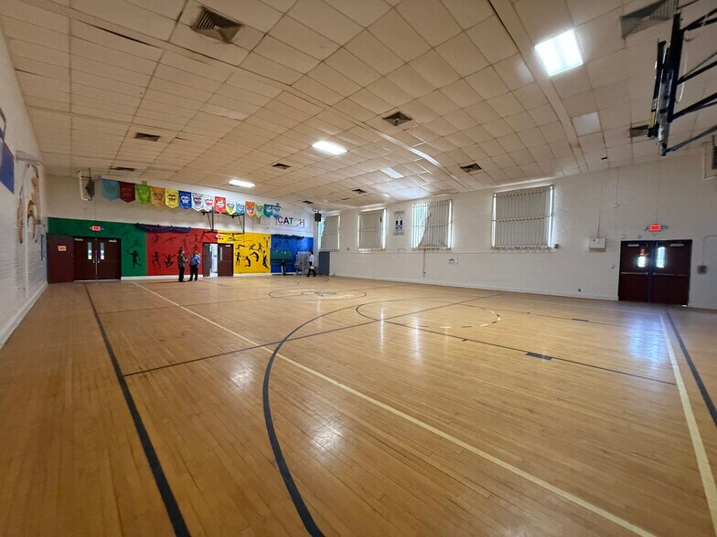 More Photos Of 7090 Alameda Ave, El Paso Schools For Lease