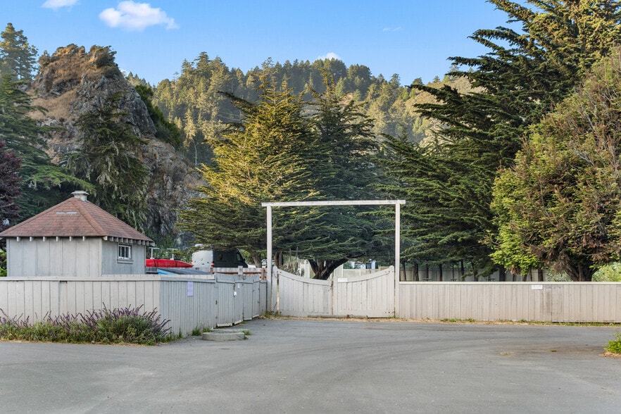 More Photos Of , Jenner Unknown For Sale