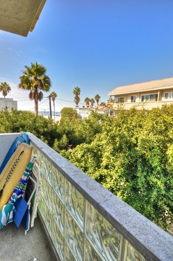 More Photos Of 22 28th Ave, Venice Apartments For Sale