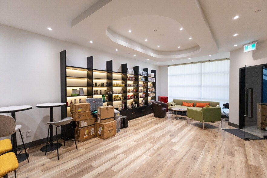 More Photos Of 3871 N Fraser Way, Burnaby Showroom For Sale