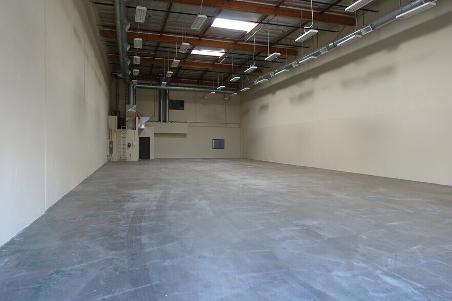 More Photos Of 24922 Anza Dr, Valencia Warehouse For Lease