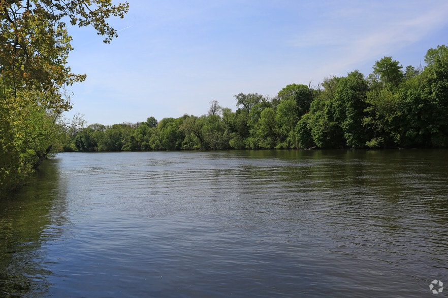 More Photos Of 1433 Northside Blvd, South Bend Office For Sale