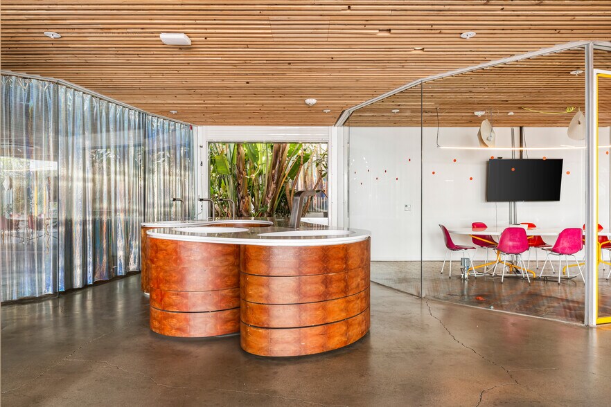 More Photos Of 1370 N St Andrews Pl, Los Angeles Office For Sale