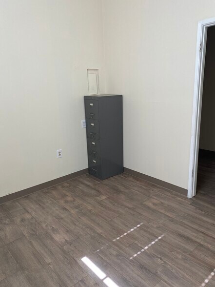 More Photos Of 630 W 17th Pl, Tempe Schools For Lease