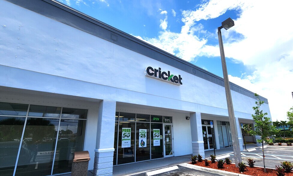 More Photos Of 503-523 Ridge Rd, Lantana Storefront For Lease