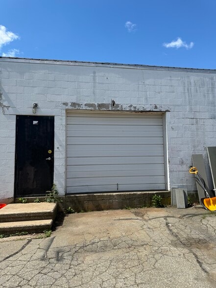 More Photos Of 571 Broad St, New London Freestanding For Lease