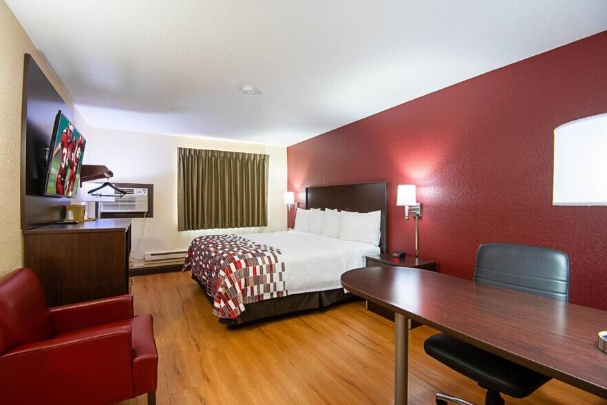 More Photos Of 501 Northland Dr, Cameron Hotel For Sale
