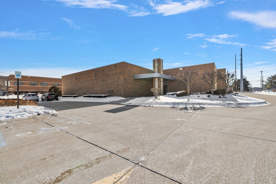 More Photos Of 12745 23 Mile Rd, Shelby Township Freestanding For Lease